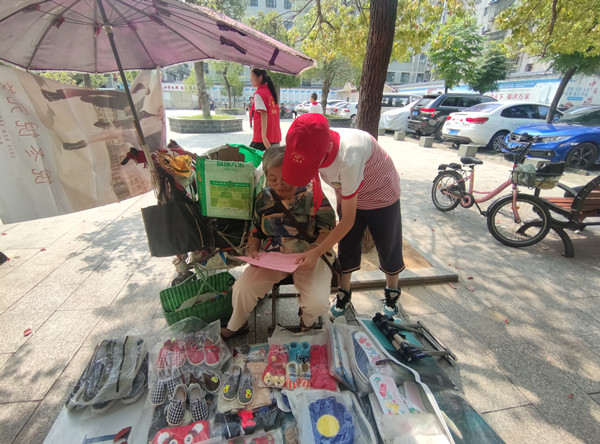 實驗小學“紅領巾”守水護水志愿服務隊 用小手守護碧水，溫暖居民生活