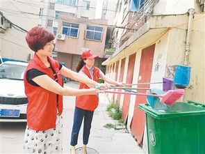 人人是城市形象，個個是綠城使者 午休時間做志愿，揮起掃帚搞服務